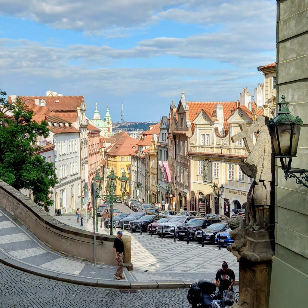 Vycházky Prahou pro dospělé i děti s rodiči. Přidejte se a poznejte Prahu.